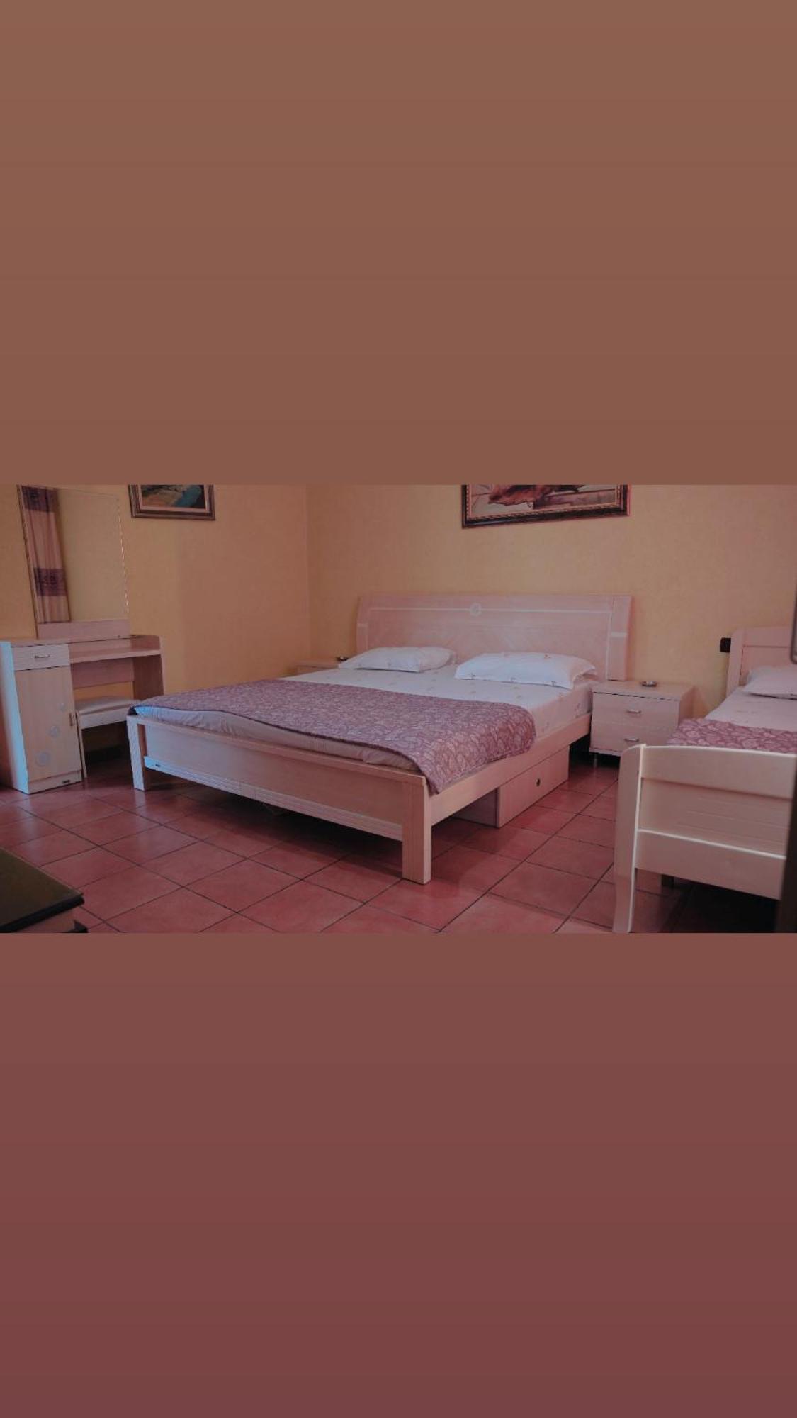 Alen Bar Hotel Tirana Eksteriør billede