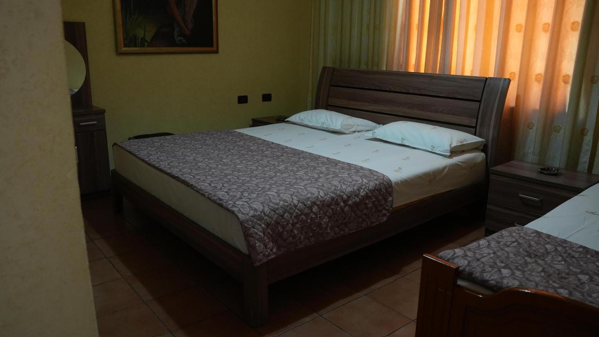 Alen Bar Hotel Tirana Eksteriør billede