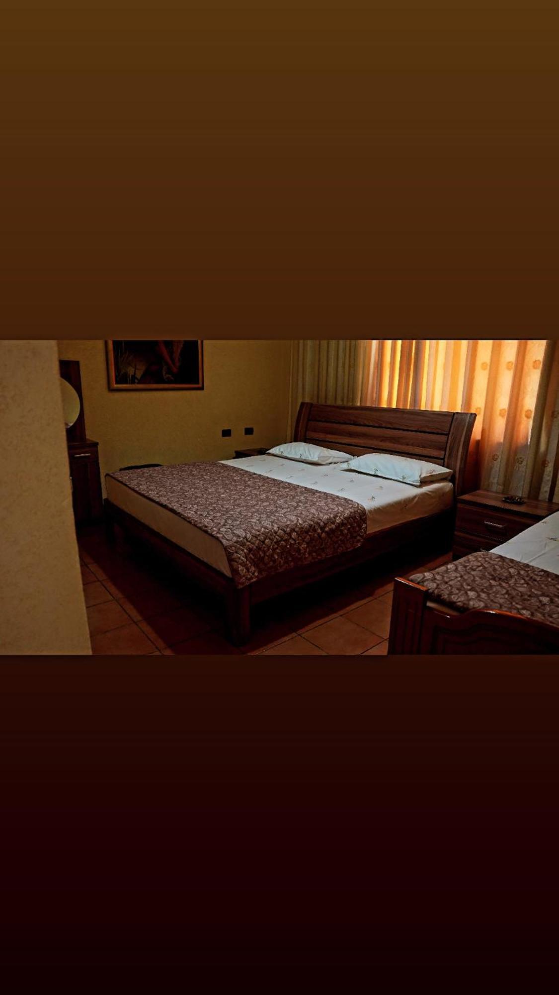 Alen Bar Hotel Tirana Eksteriør billede