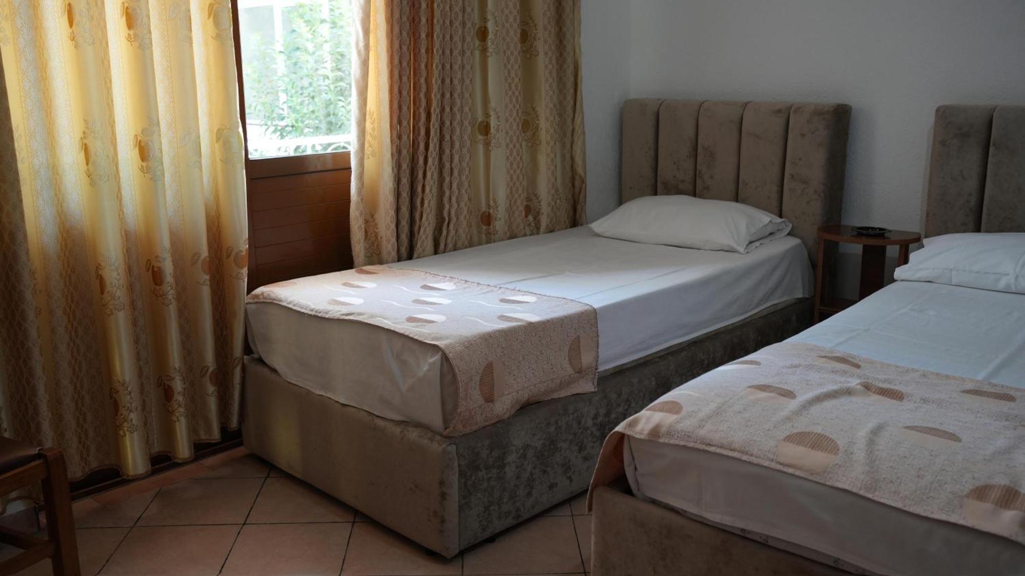 Alen Bar Hotel Tirana Eksteriør billede