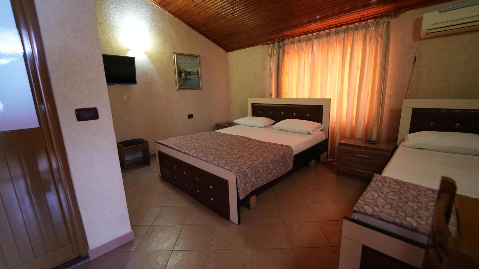 Alen Bar Hotel Tirana Eksteriør billede