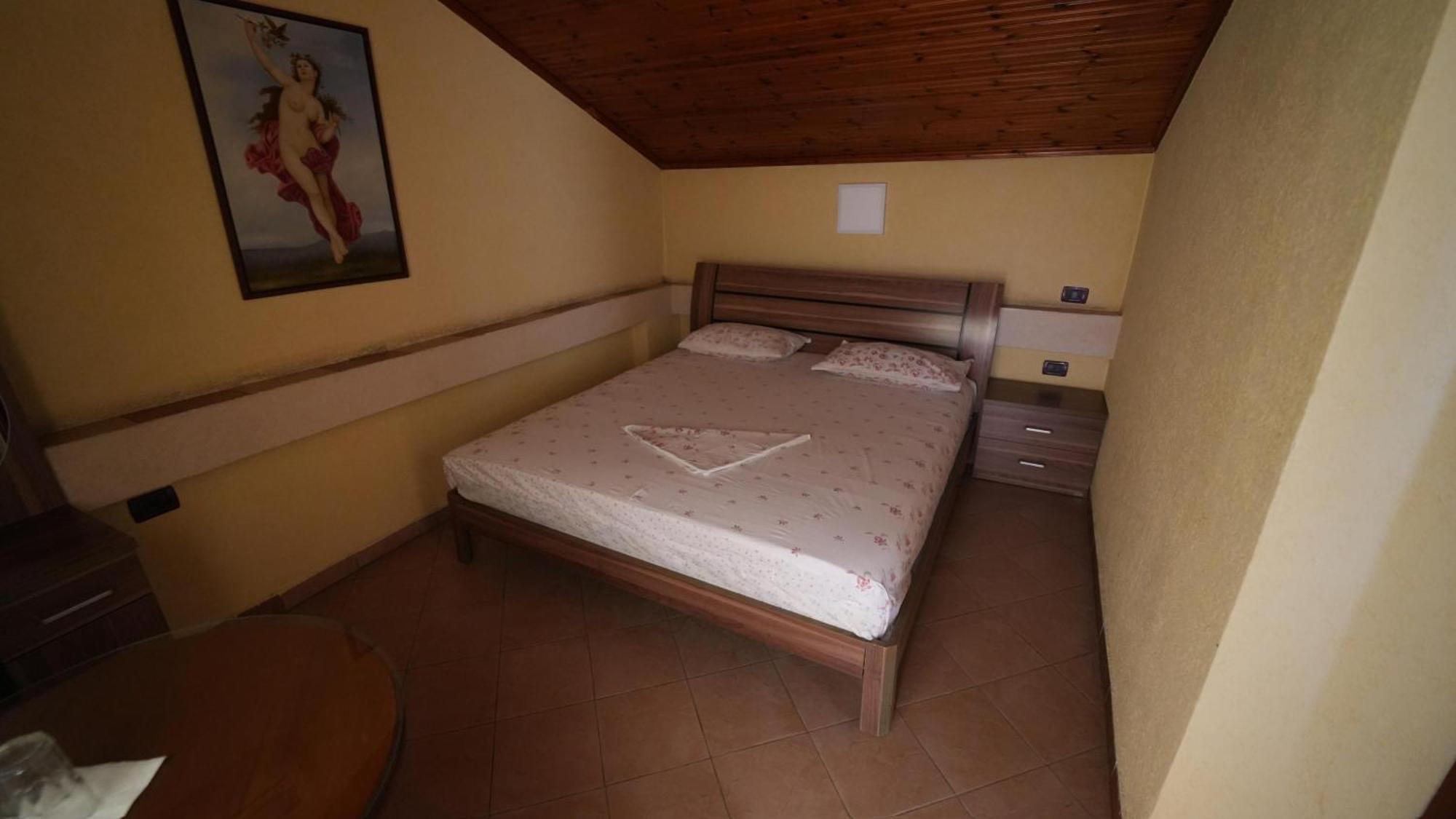 Alen Bar Hotel Tirana Eksteriør billede