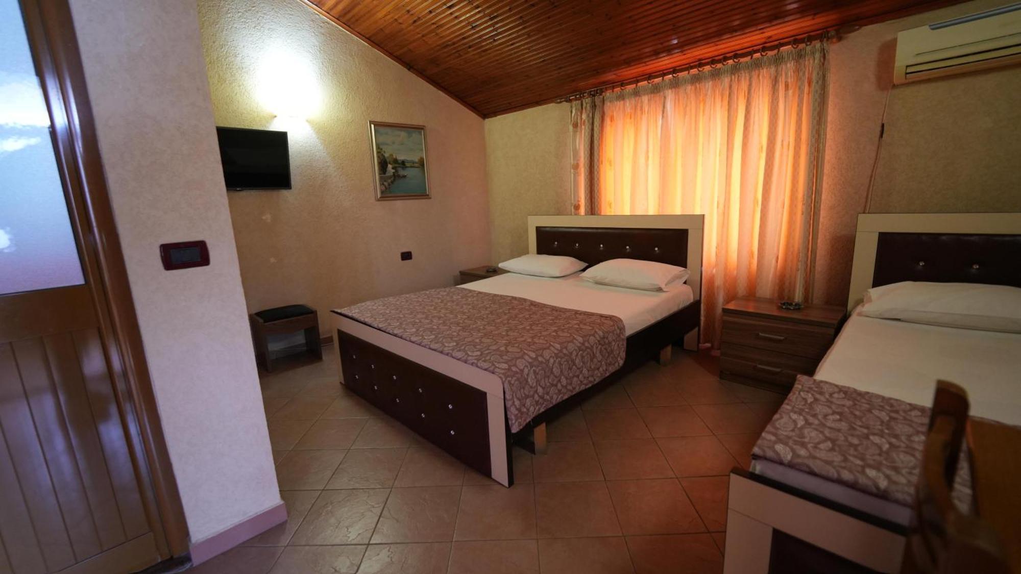 Alen Bar Hotel Tirana Eksteriør billede