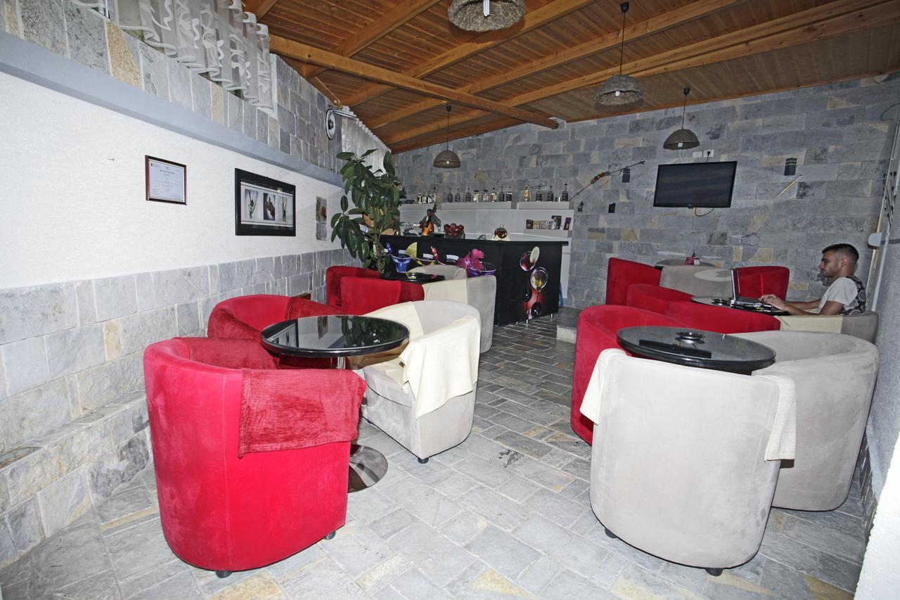 Alen Bar Hotel Tirana Eksteriør billede