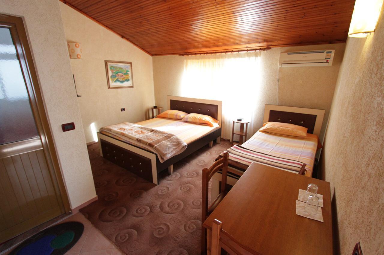Alen Bar Hotel Tirana Eksteriør billede